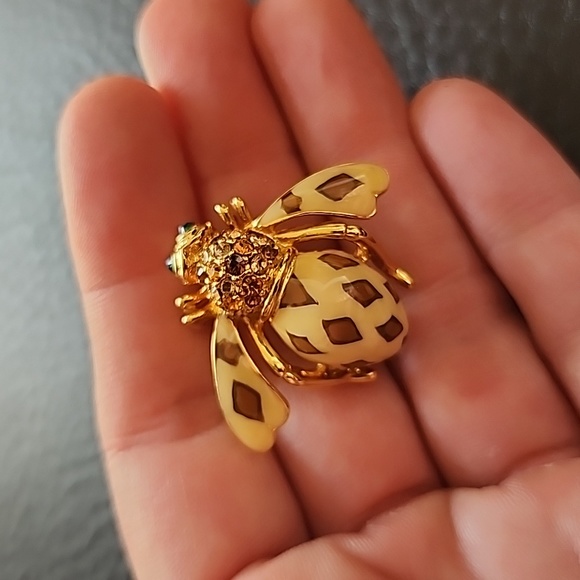 Joan Rivers brooch - Picture 2 of 11